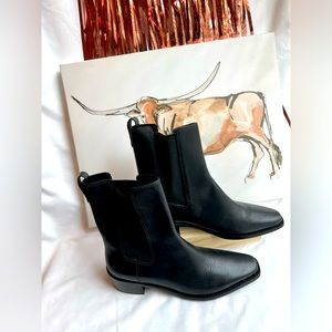 New! Tory Burch Chelsea Boots Size 7.5